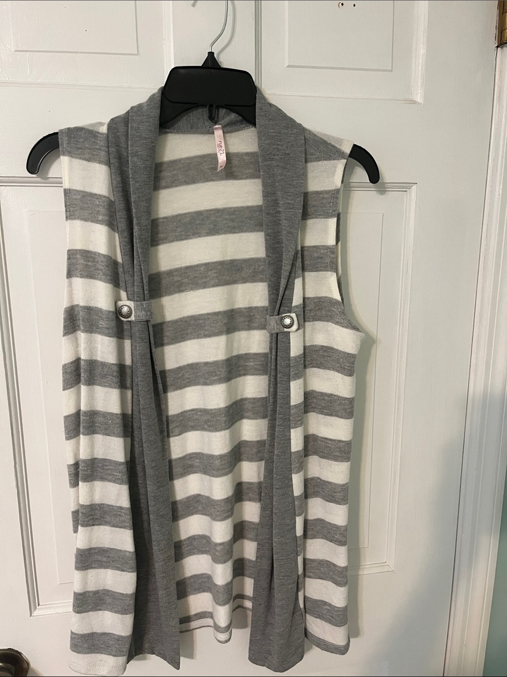 Rue21 Gray & White Striped Sleeveless Open Cardigan